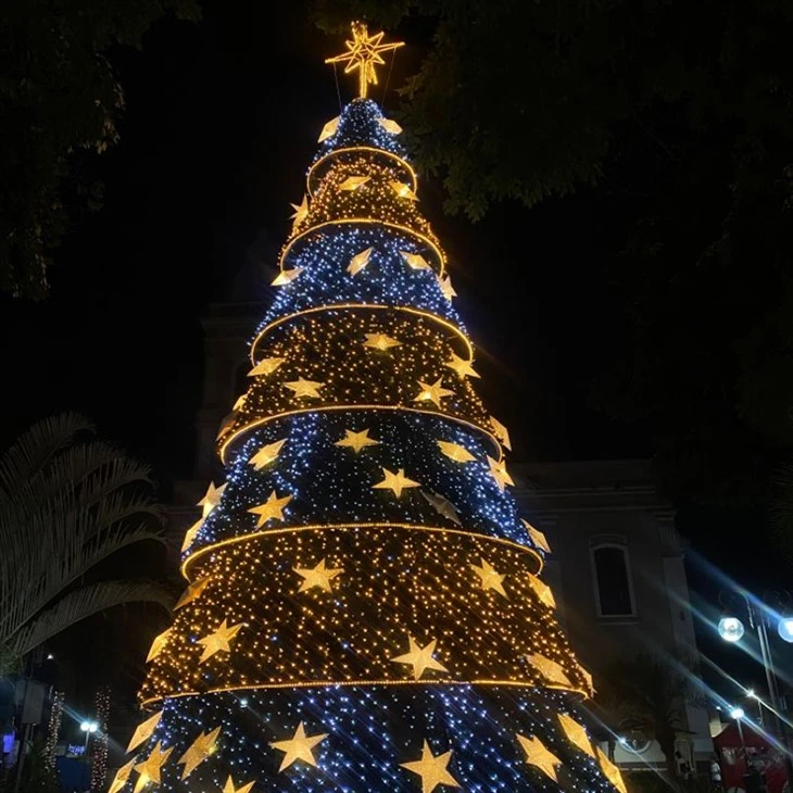 led tree lights outdoor
