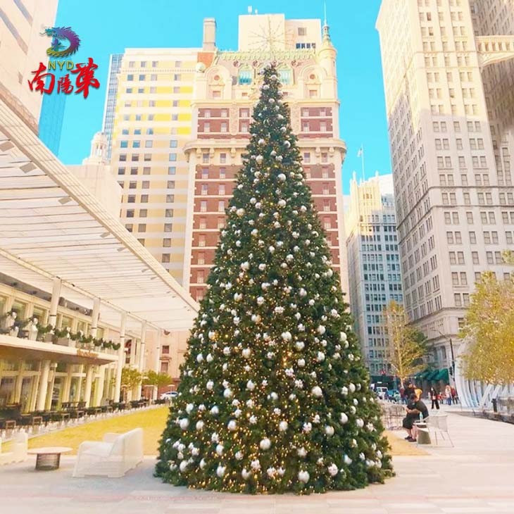Outdoor Giant Tower Christmas Trees